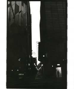 156　'80　新宿伊勢丹の前　明け方/深瀬昌久のサムネール